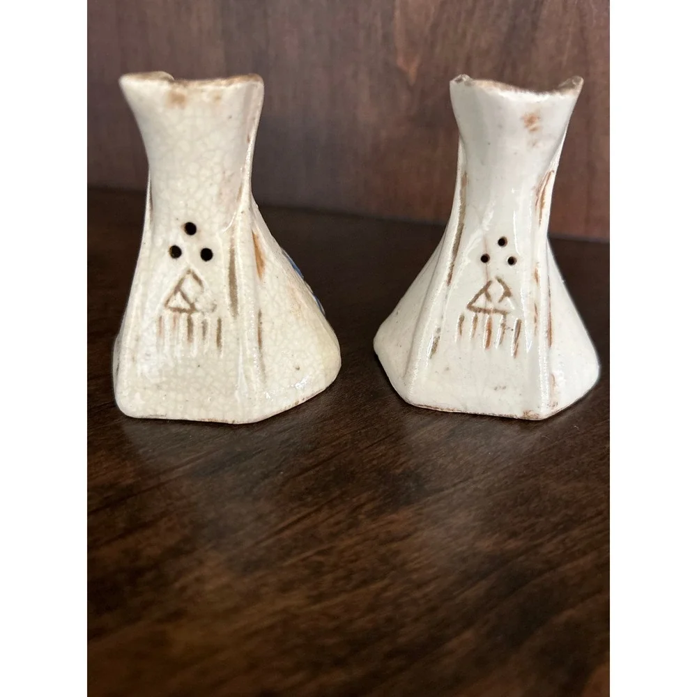 Vintage‎ teepees salt/pepper shakers